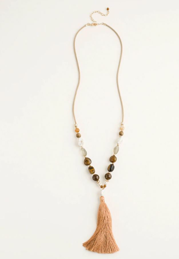 CHICO'S NEUTRAL PENDANT TASSEL NECKLACE