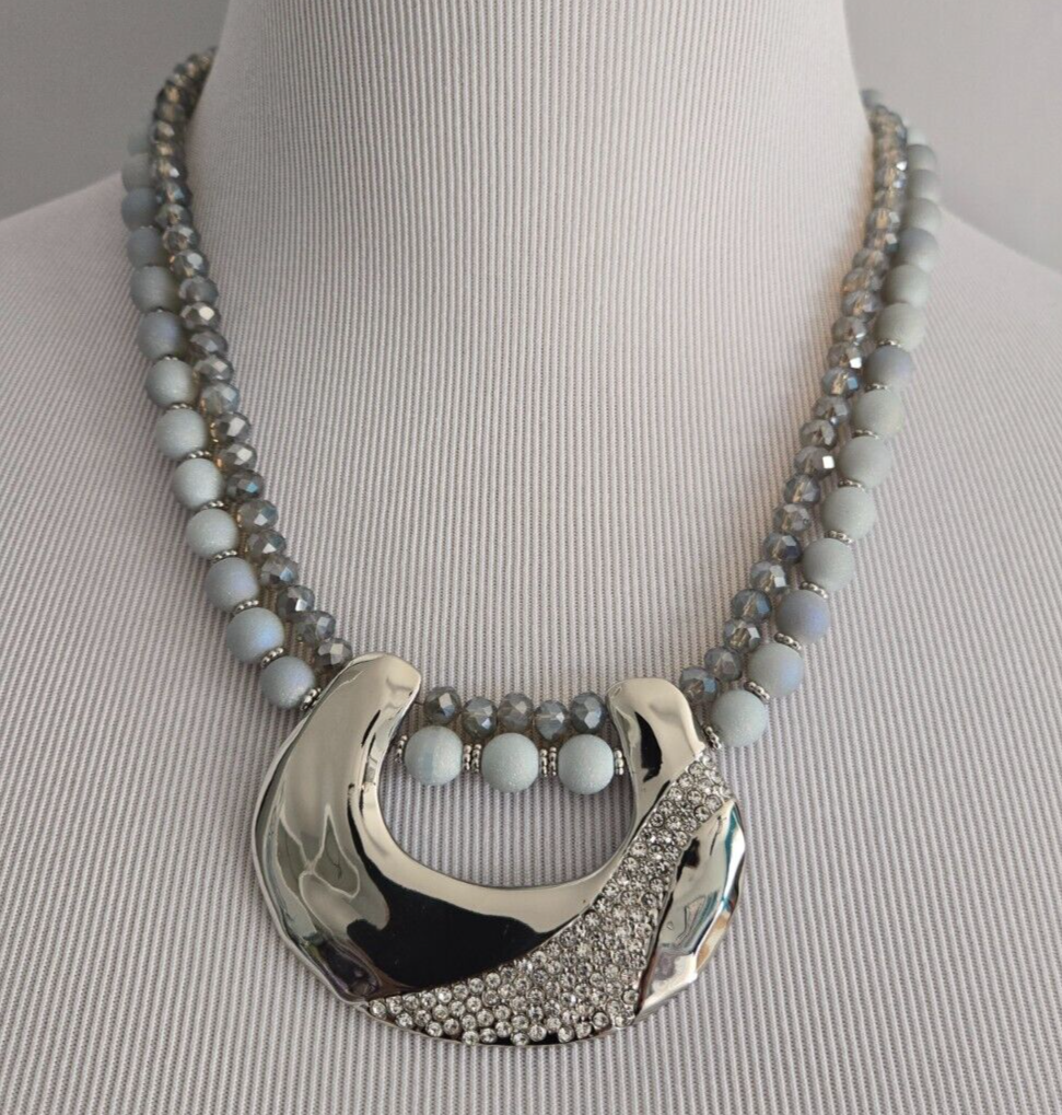 CHICO'S GRAY BIB NECKLACE
